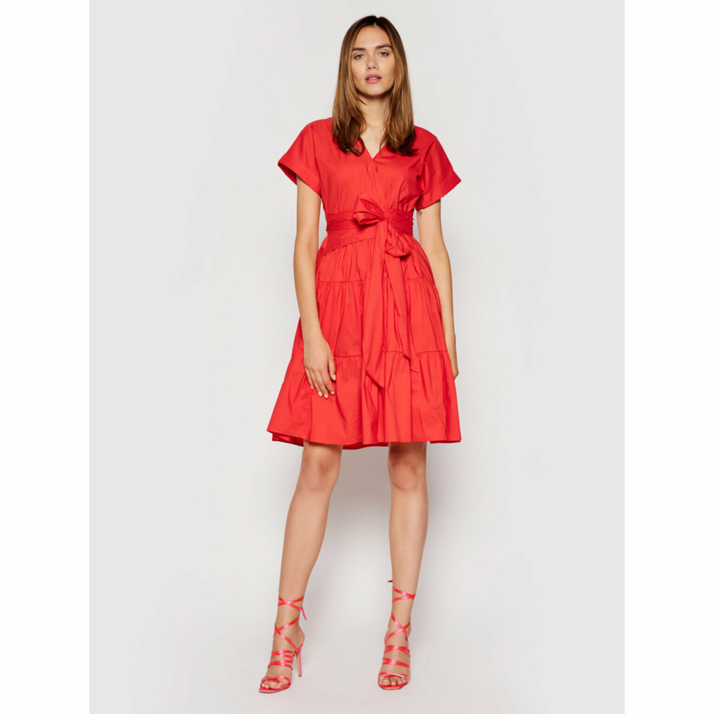 Vidutinio ilgio raudona suknelė