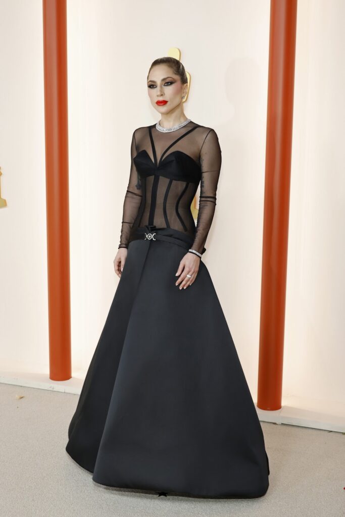 Lady Gaga, dėvinti Versace suknelę